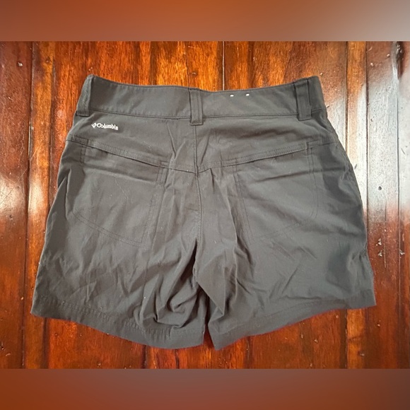 Columbia Omni-Shade Lightweight Stretch Nylon Hiking Shorts. Women's Size 4 - Picture 2 of 7